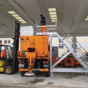 Special equipment for vehicle - Special ladder for vehicles with foldable and height-adjustable upper protection ring