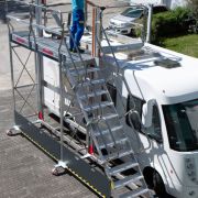 Scala speciale per automezzi - Special ladder for vehicles with foldable and height-adjustable upper protection ring