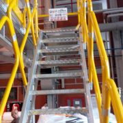 Special ladder with lifting platform - Special ladder with a lifting platform to work safely up to 5 m.