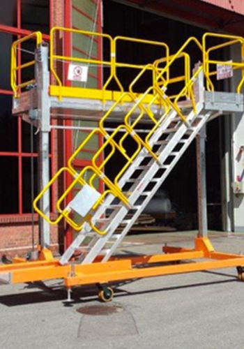 Special ladder with lifting platform